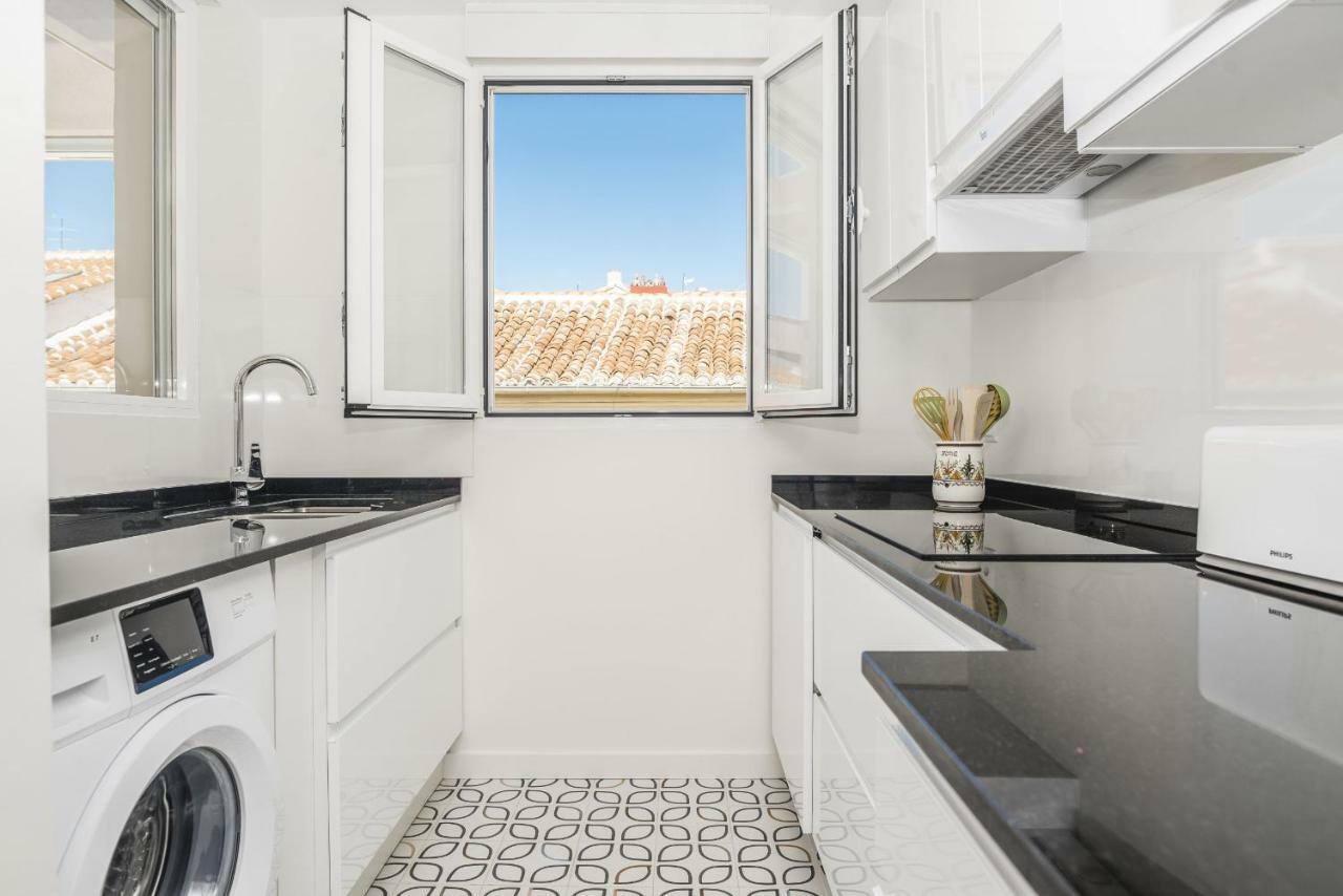 CENTRE **Stunning Terrace Apartment** Мадрид Екстериор снимка